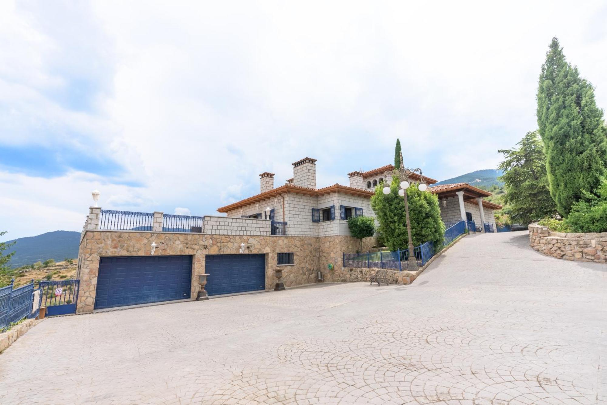 Willa Mansion Con Jacuzzi A 40 Grados, Gran Piscina Y Padel El Tiemblo Zewnętrze zdjęcie