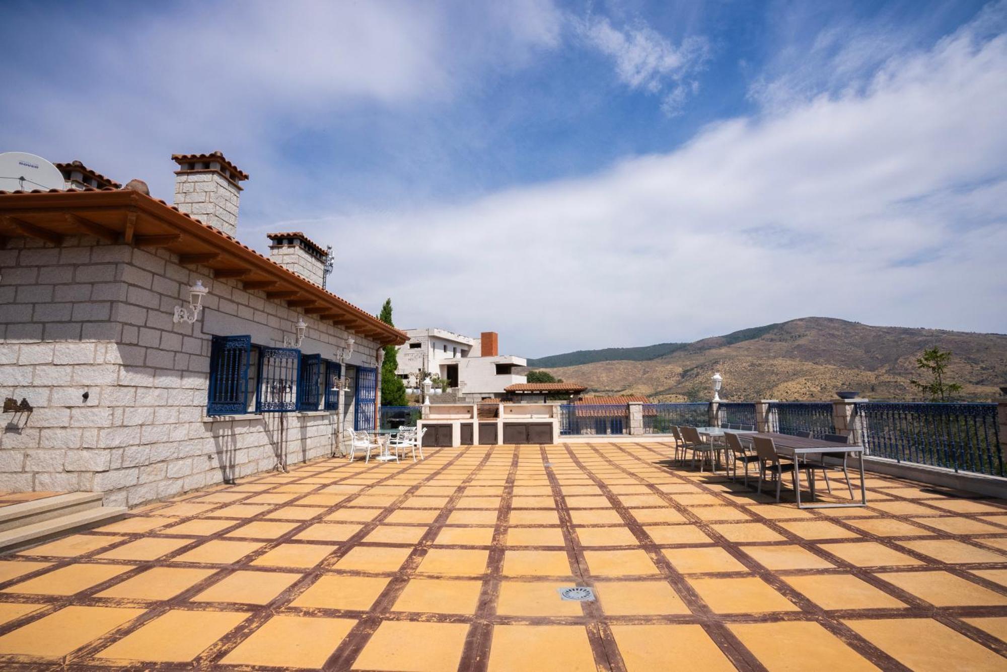 Willa Mansion Con Jacuzzi A 40 Grados, Gran Piscina Y Padel El Tiemblo Zewnętrze zdjęcie