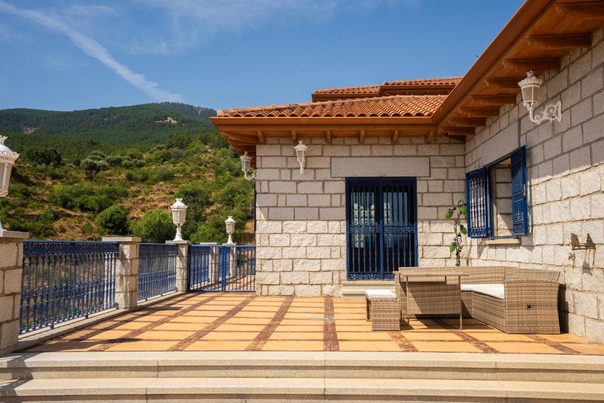 Willa Mansion Con Jacuzzi A 40 Grados, Gran Piscina Y Padel El Tiemblo Zewnętrze zdjęcie