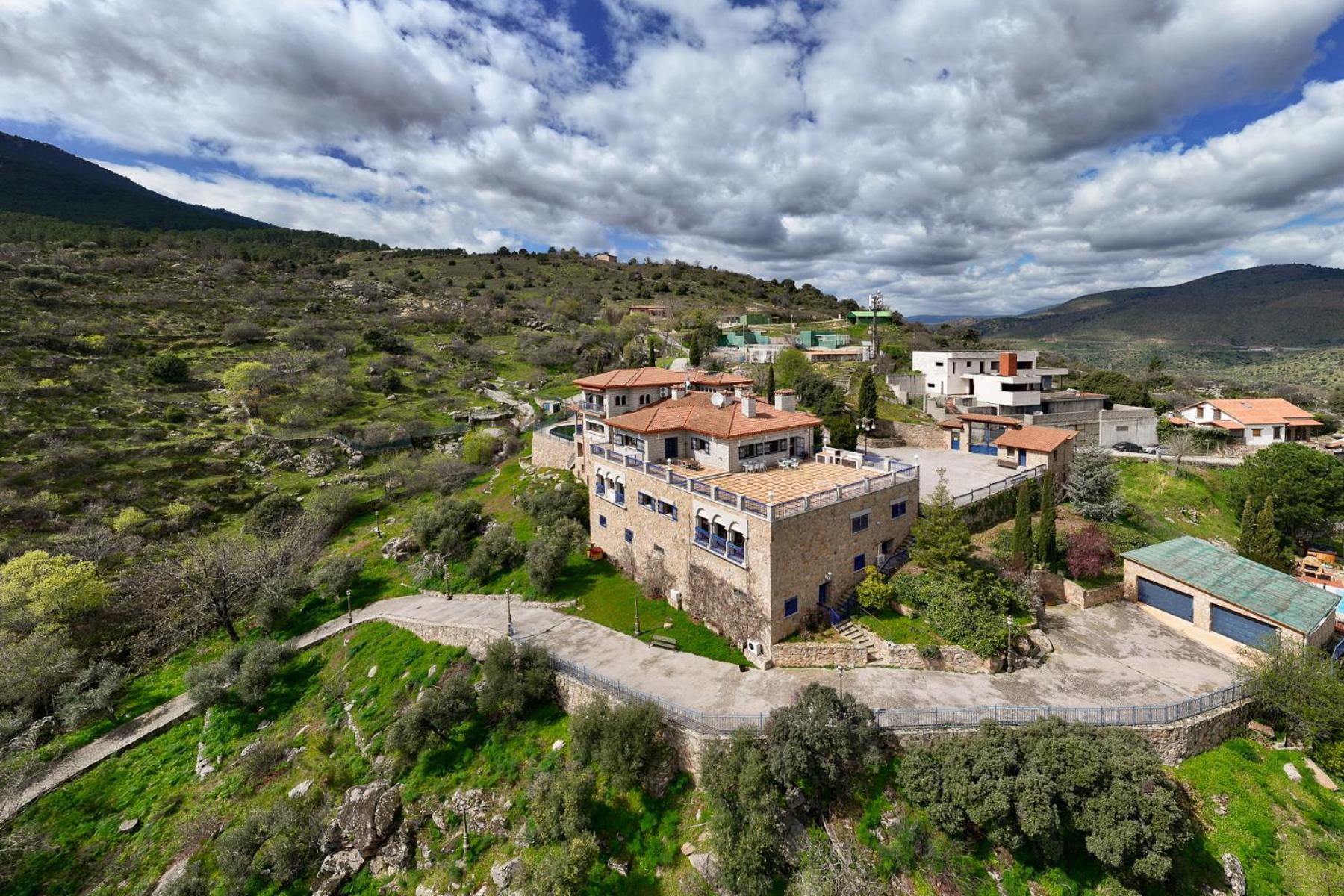 Willa Mansion Con Jacuzzi A 40 Grados, Gran Piscina Y Padel El Tiemblo Zewnętrze zdjęcie
