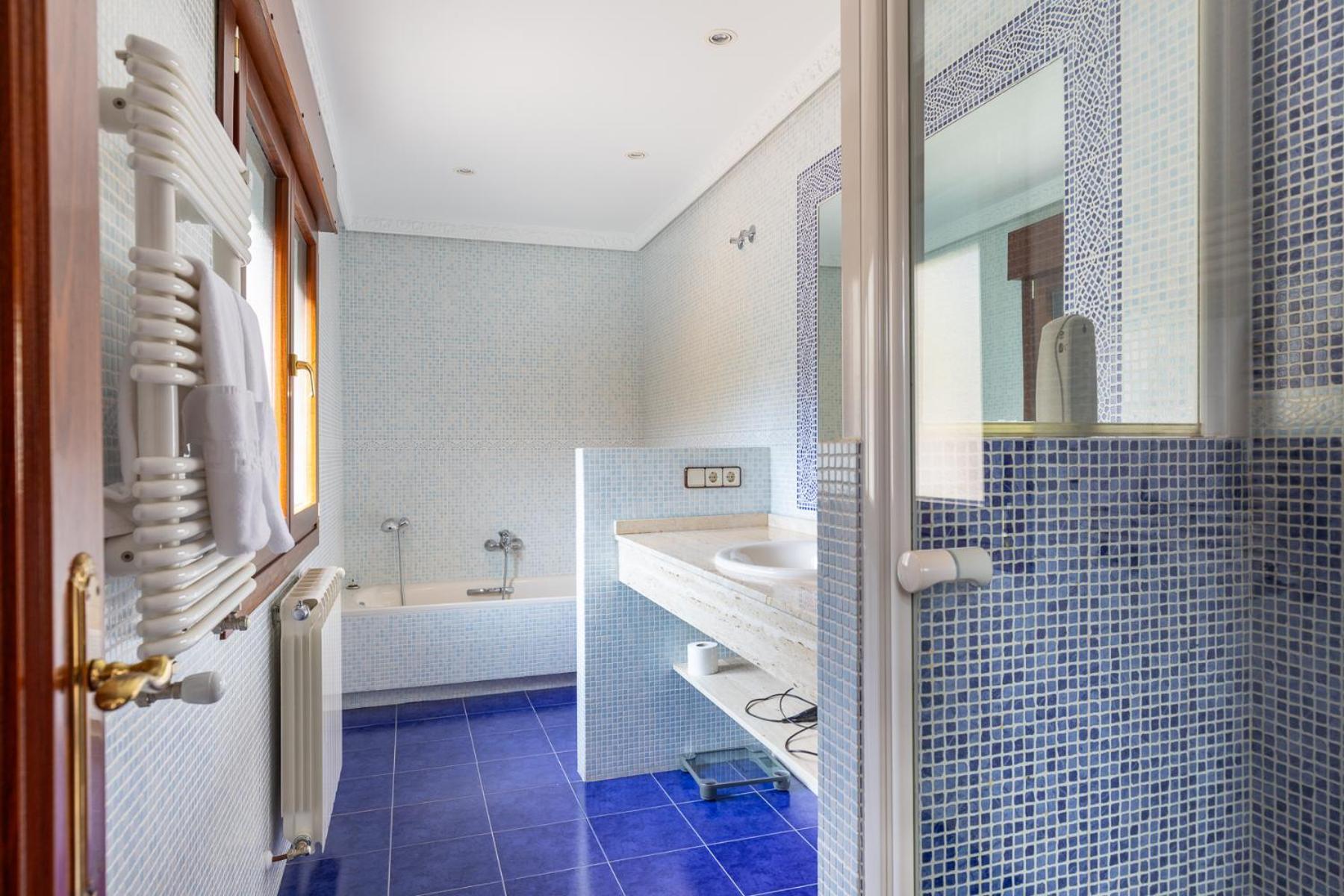 Willa Mansion Con Jacuzzi A 40 Grados, Gran Piscina Y Padel El Tiemblo Zewnętrze zdjęcie