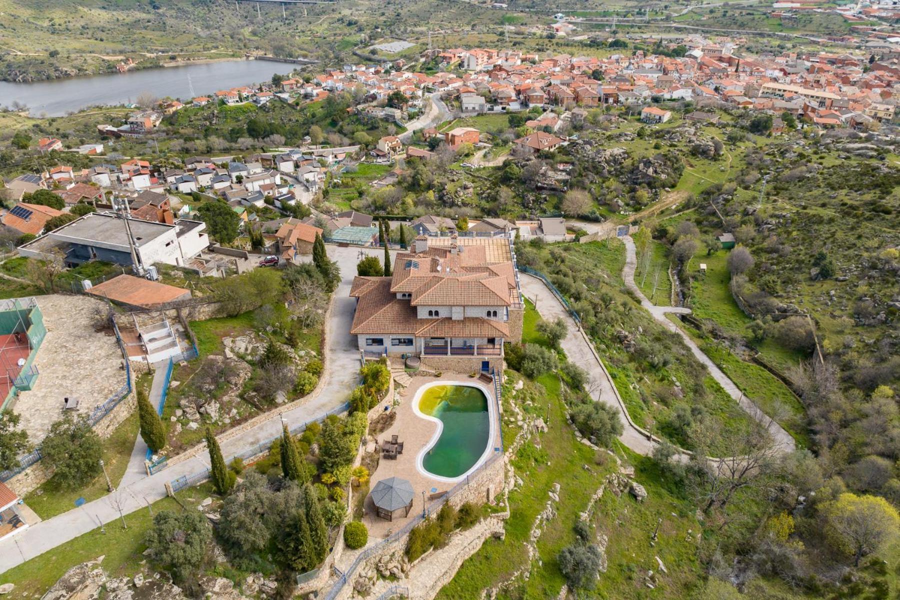 Willa Mansion Con Jacuzzi A 40 Grados, Gran Piscina Y Padel El Tiemblo Zewnętrze zdjęcie