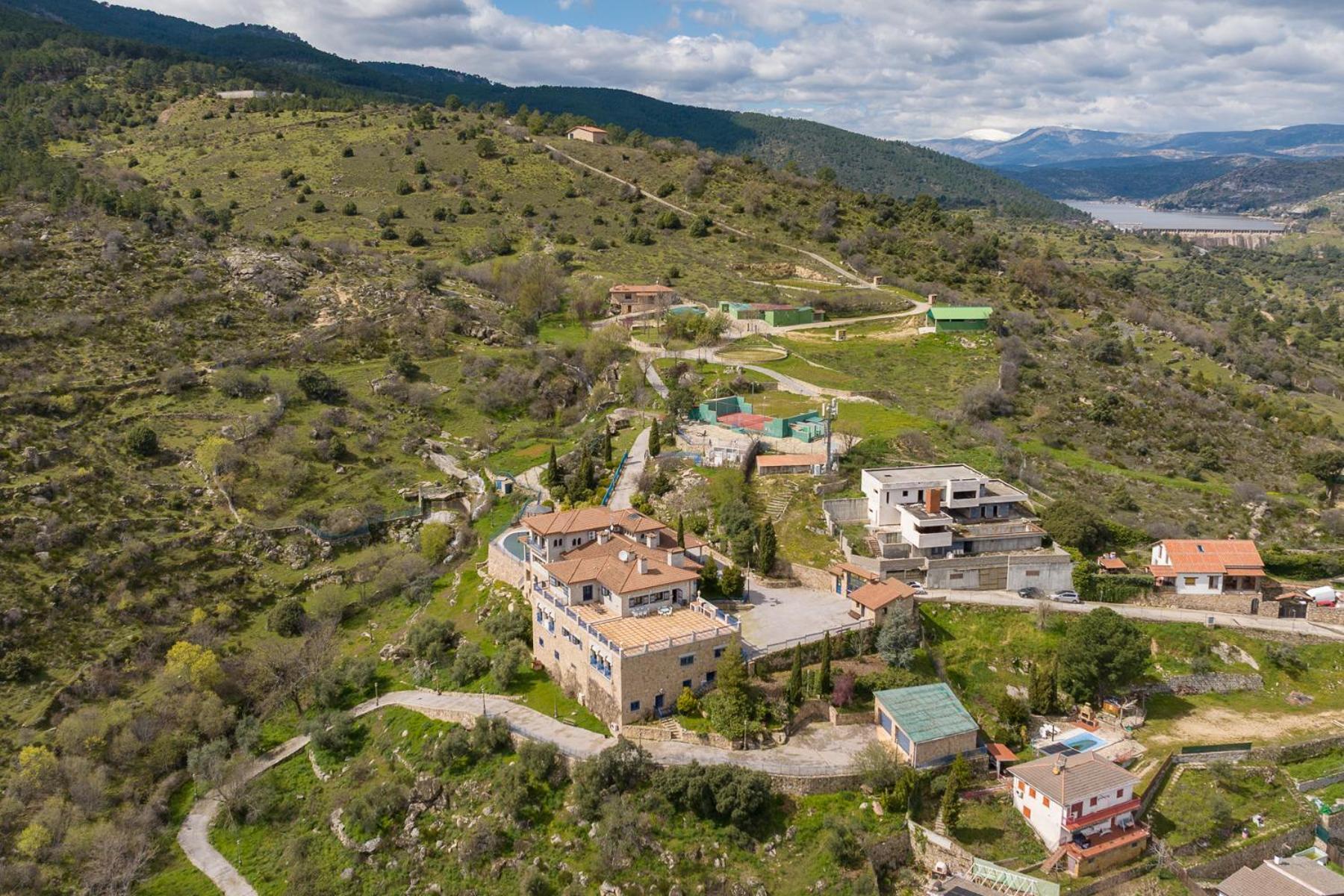 Willa Mansion Con Jacuzzi A 40 Grados, Gran Piscina Y Padel El Tiemblo Zewnętrze zdjęcie