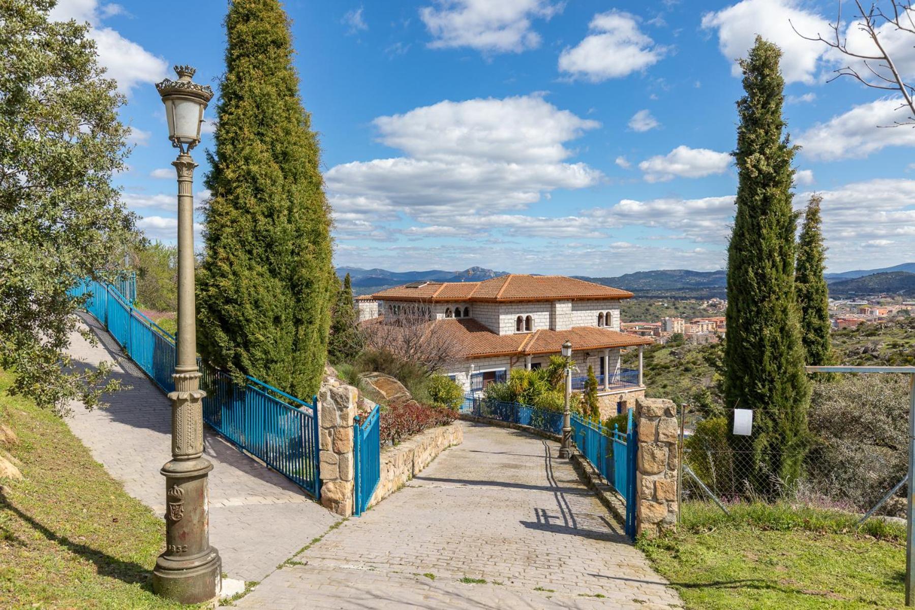 Willa Mansion Con Jacuzzi A 40 Grados, Gran Piscina Y Padel El Tiemblo Zewnętrze zdjęcie